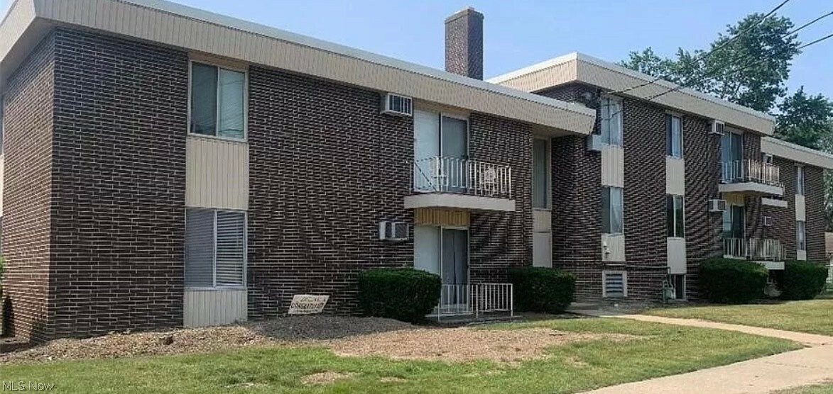 Property Photo:  15212 Maple Park Drive 2  OH 44137 