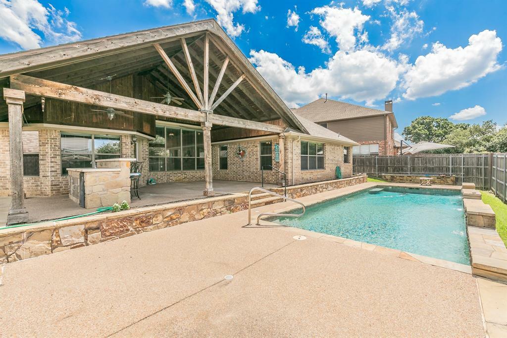 Property Photo: 208 Carlow Court TX 76248