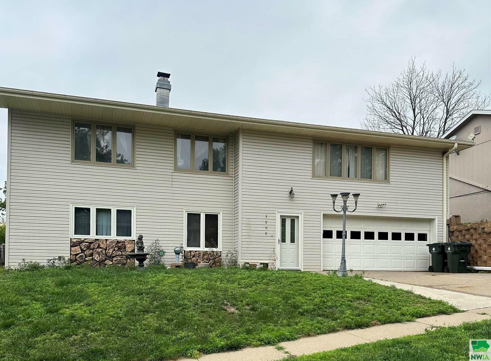 Property Photo:  3009 Kensington Court  IA 51104 