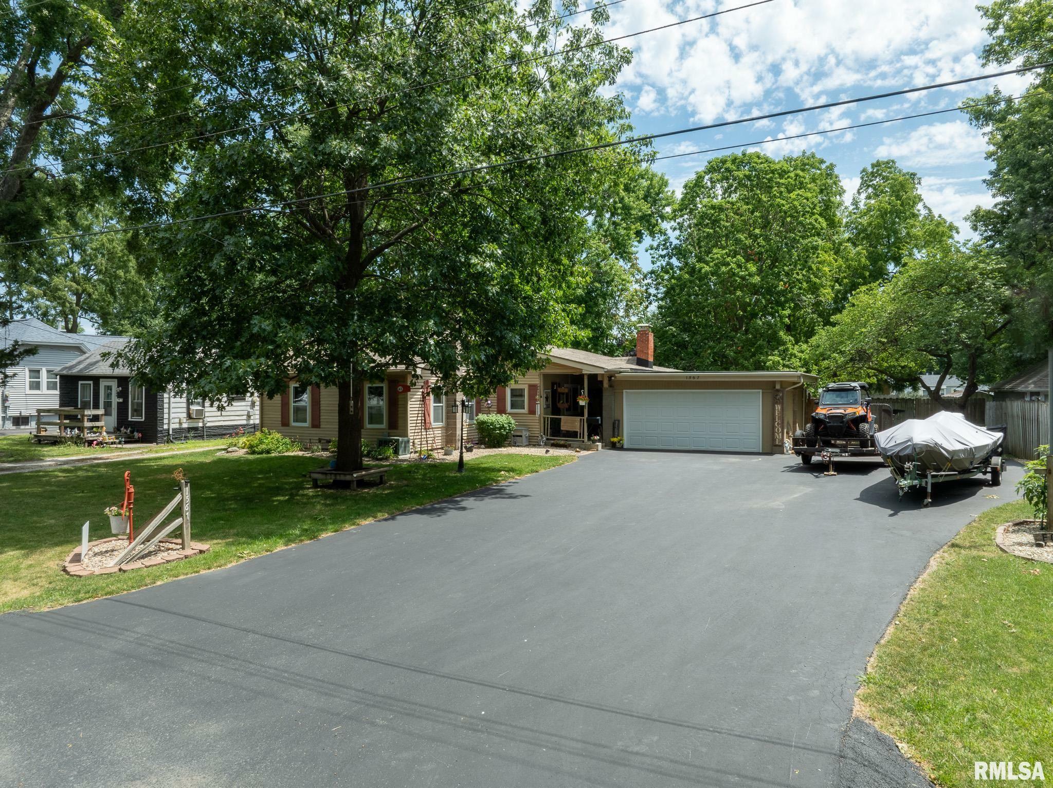 Property Photo:  1567 Bateman Street  IL 61401 