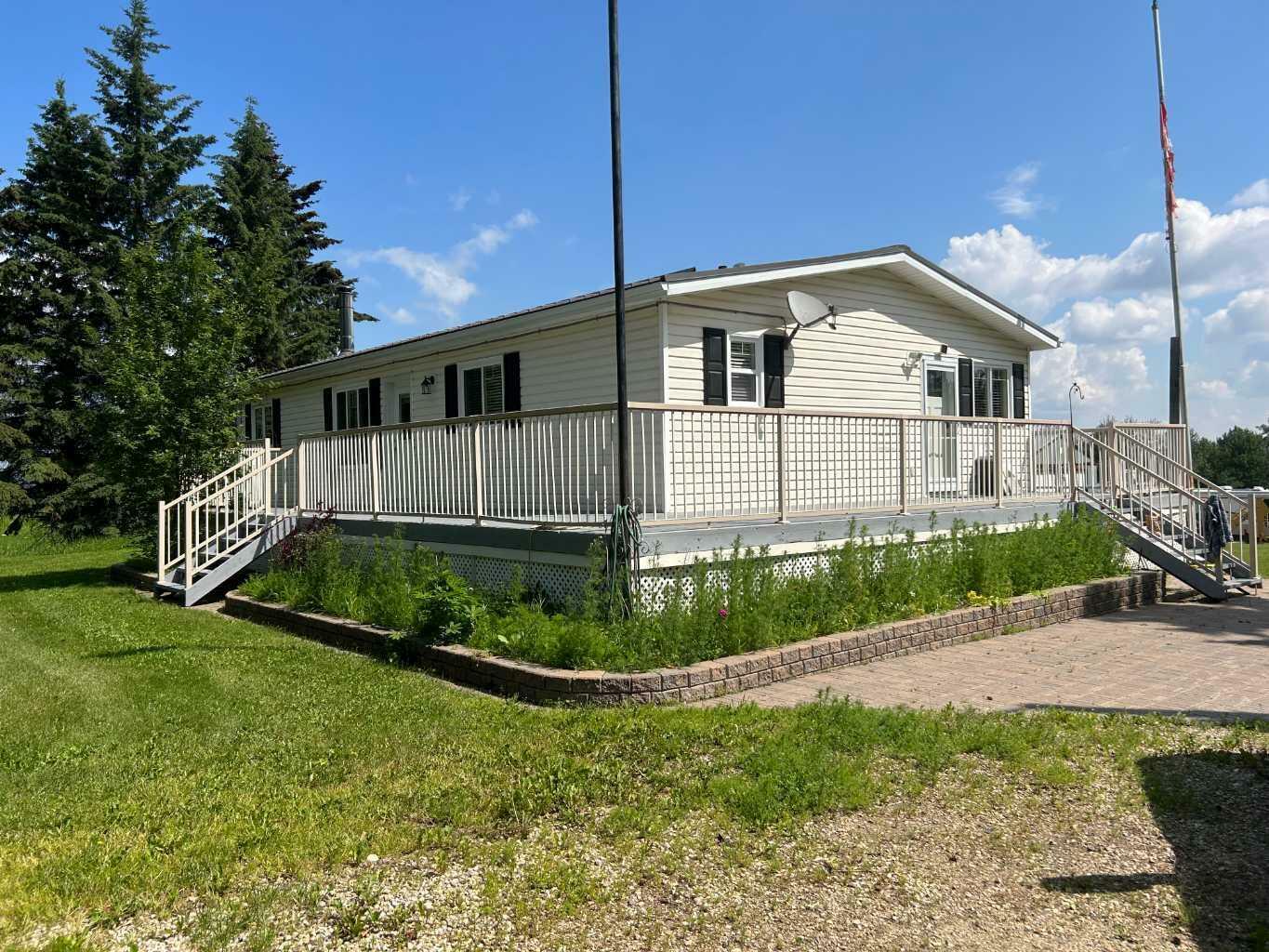 Property Photo:  592043 Range Road 104 Lonira  AB T7S 1N9 