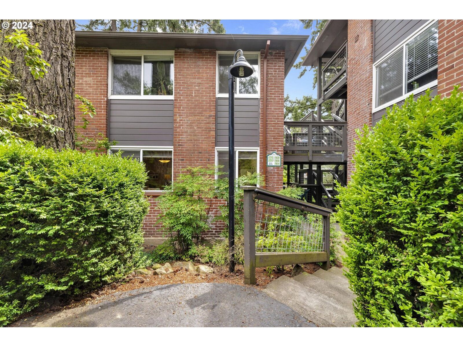 Property Photo: 570 S State St OR 97034