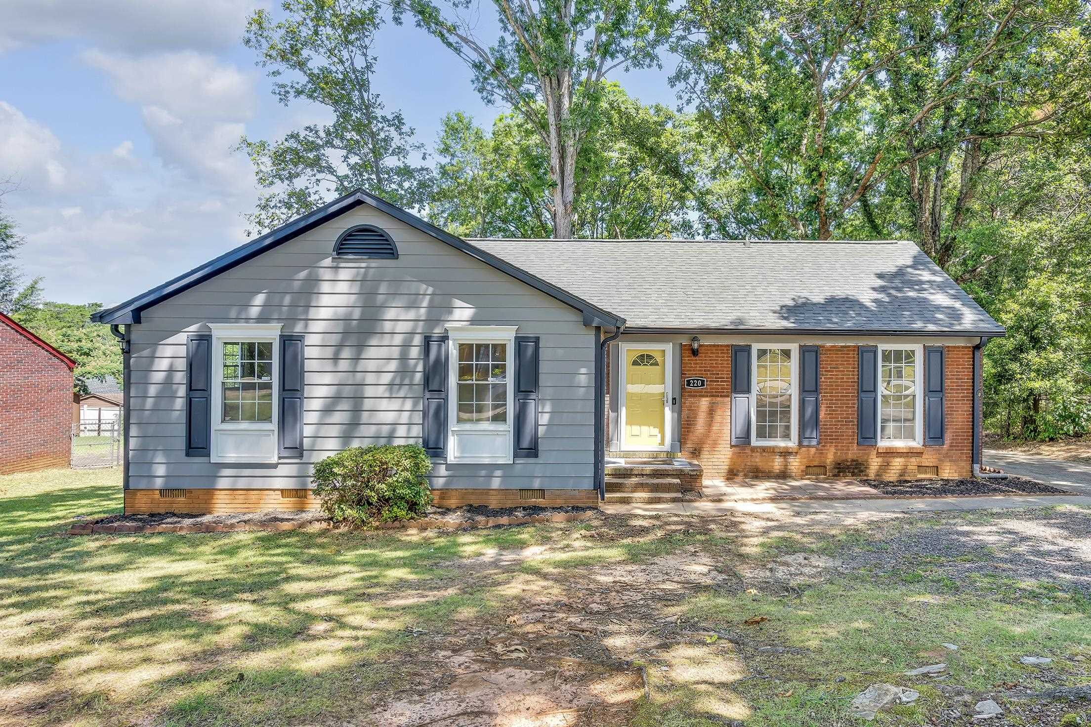 Property Photo:  220 Willow Oaks Drive  SC 20301 