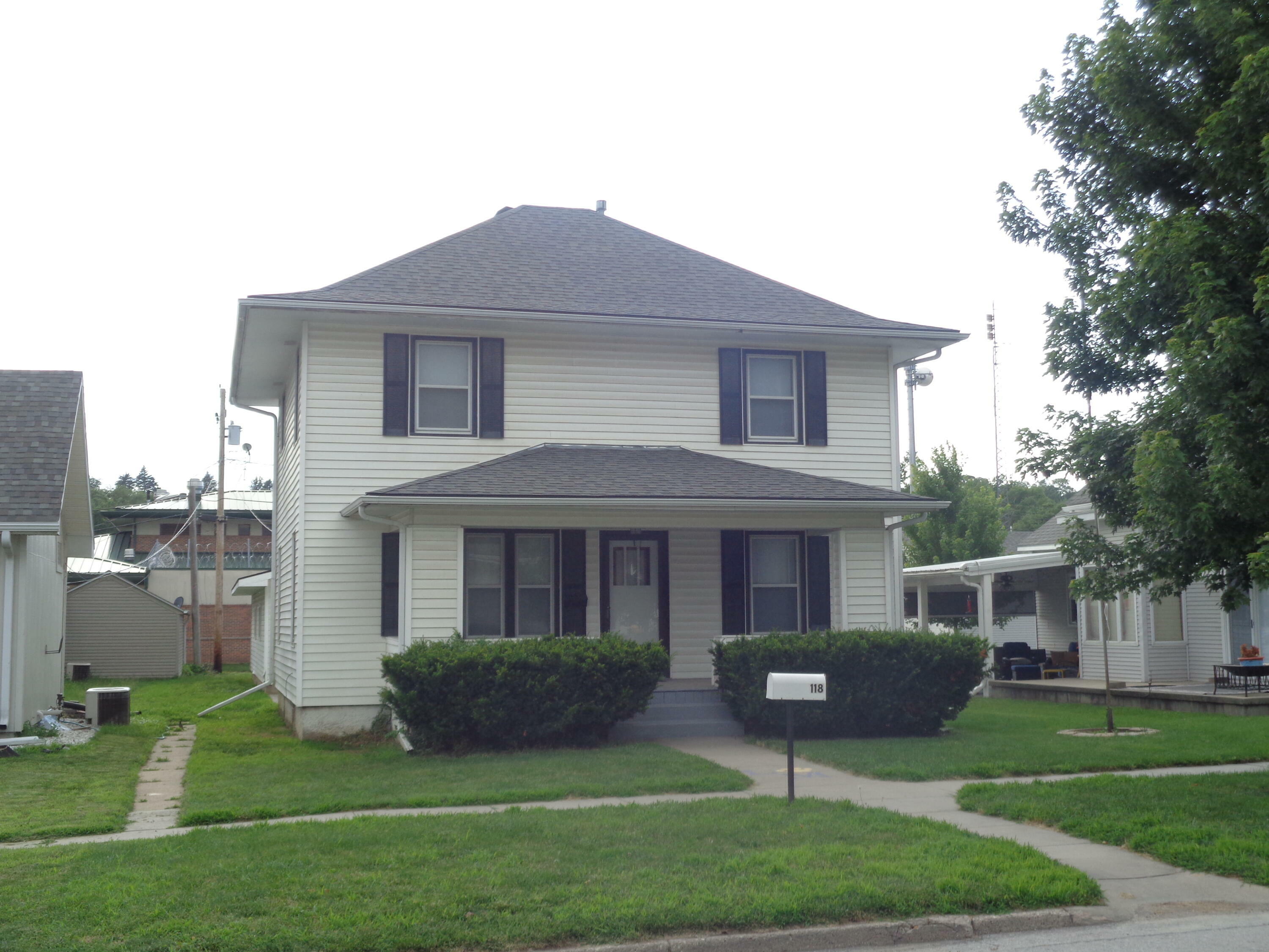 Property Photo:  118 S 2nd Ave  IA 51546 