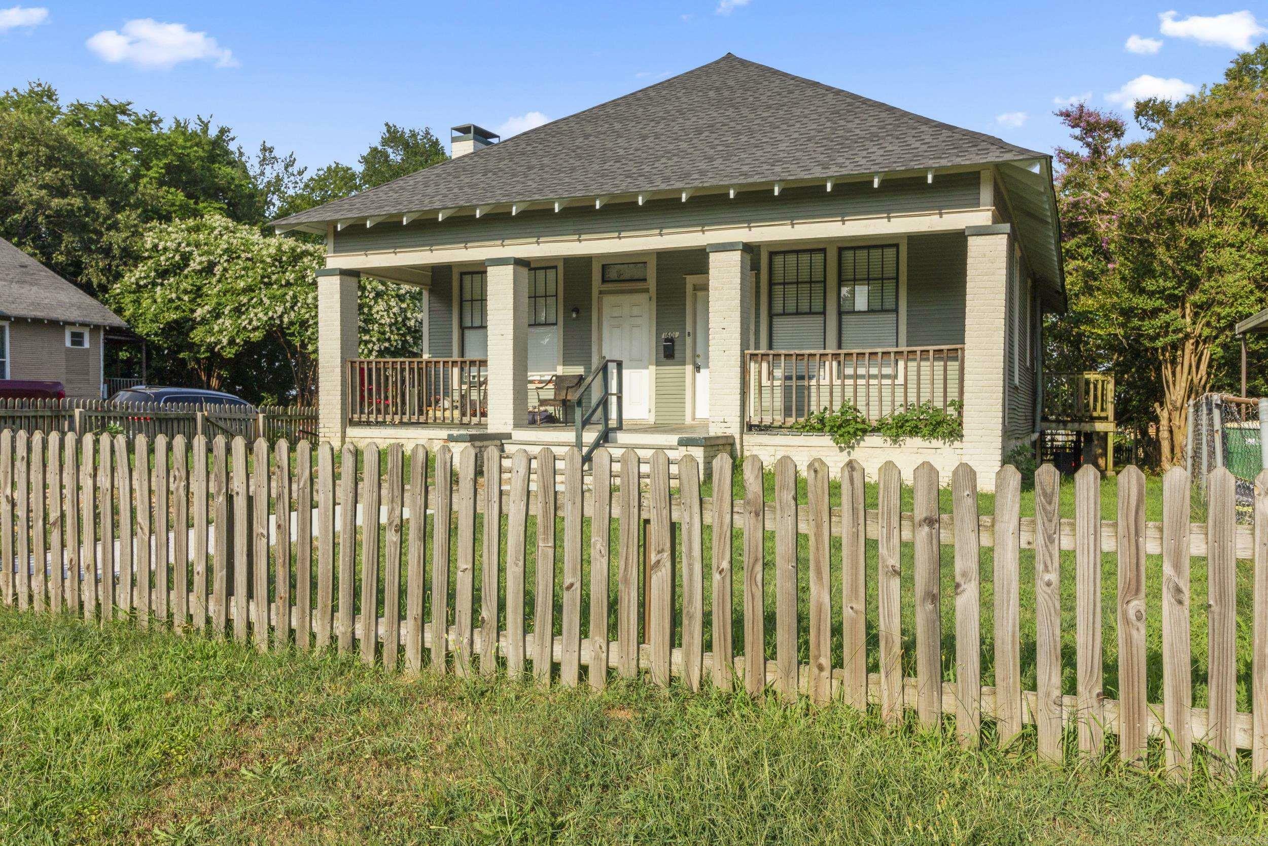 Property Photo:  1601 Hanger Street  AR 72022 