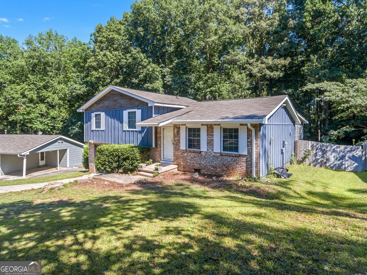 Property Photo:  6611 Cambridge Drive  GA 30273 