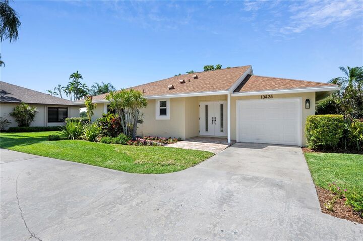 Property Photo: 13425 Crosspointe Drive FL 33418