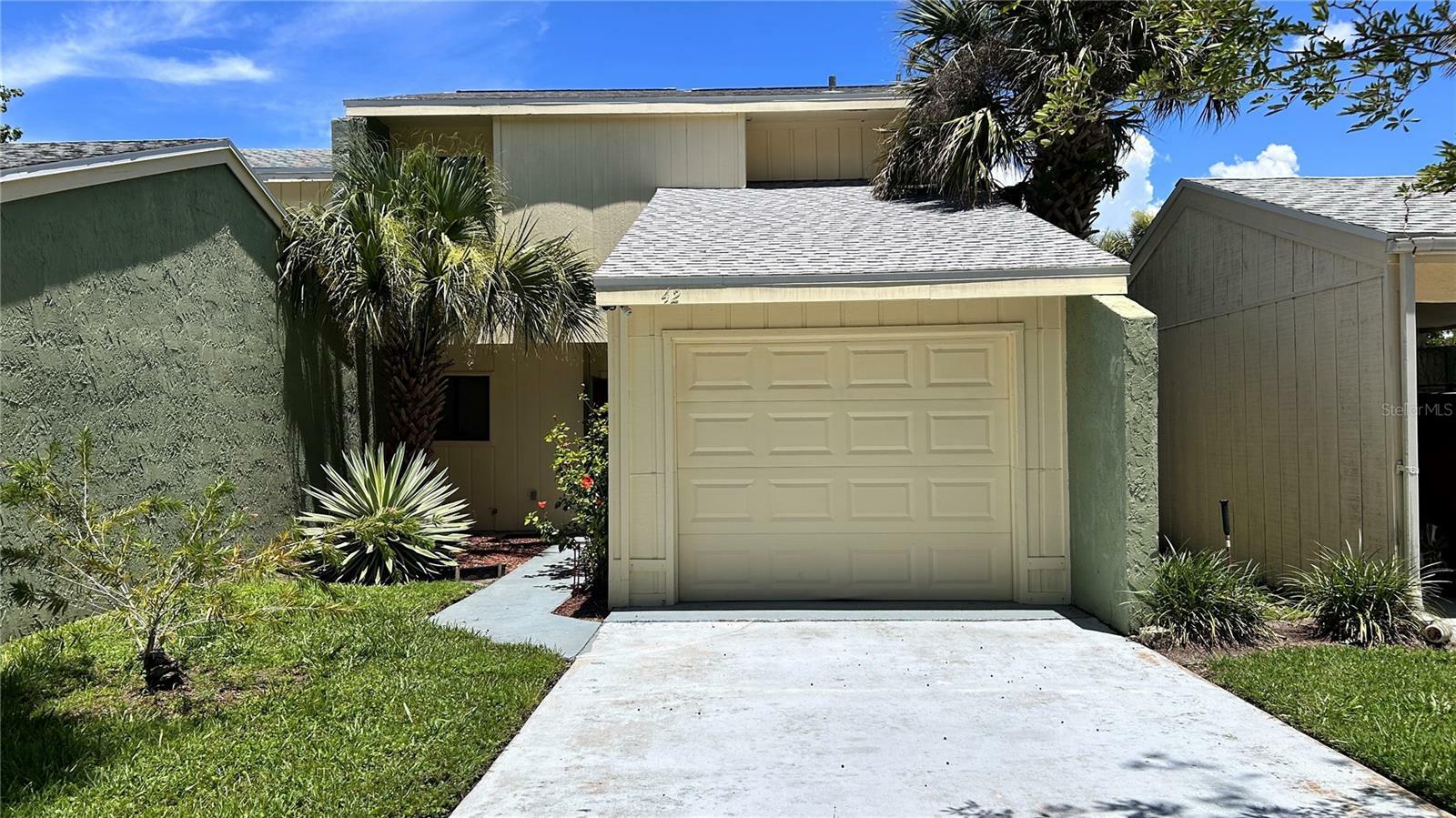 Property Photo:  42 Saint Andrews Court  FL 34759 