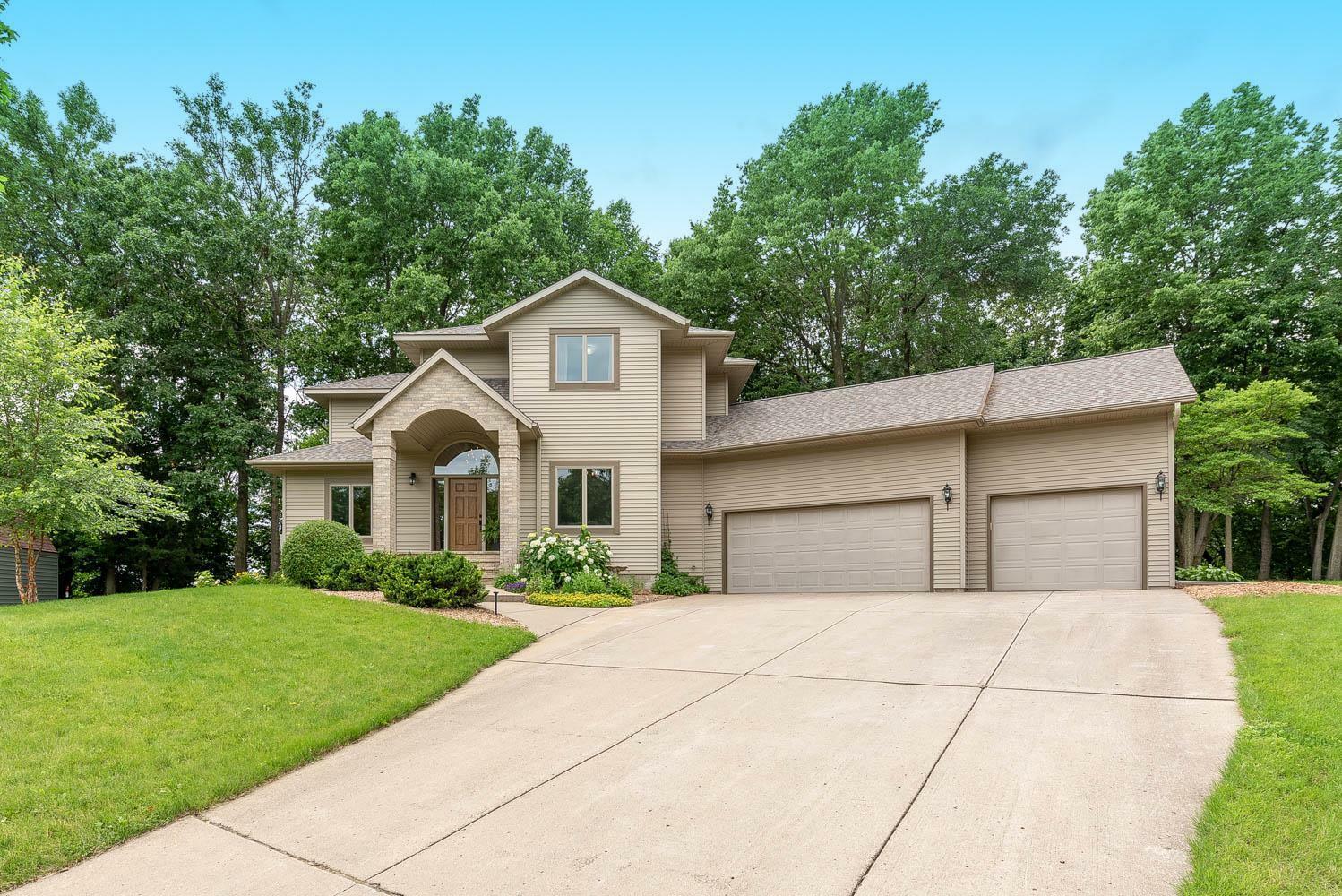 Property Photo:  315 Meadow Woods Drive  MN 56001 