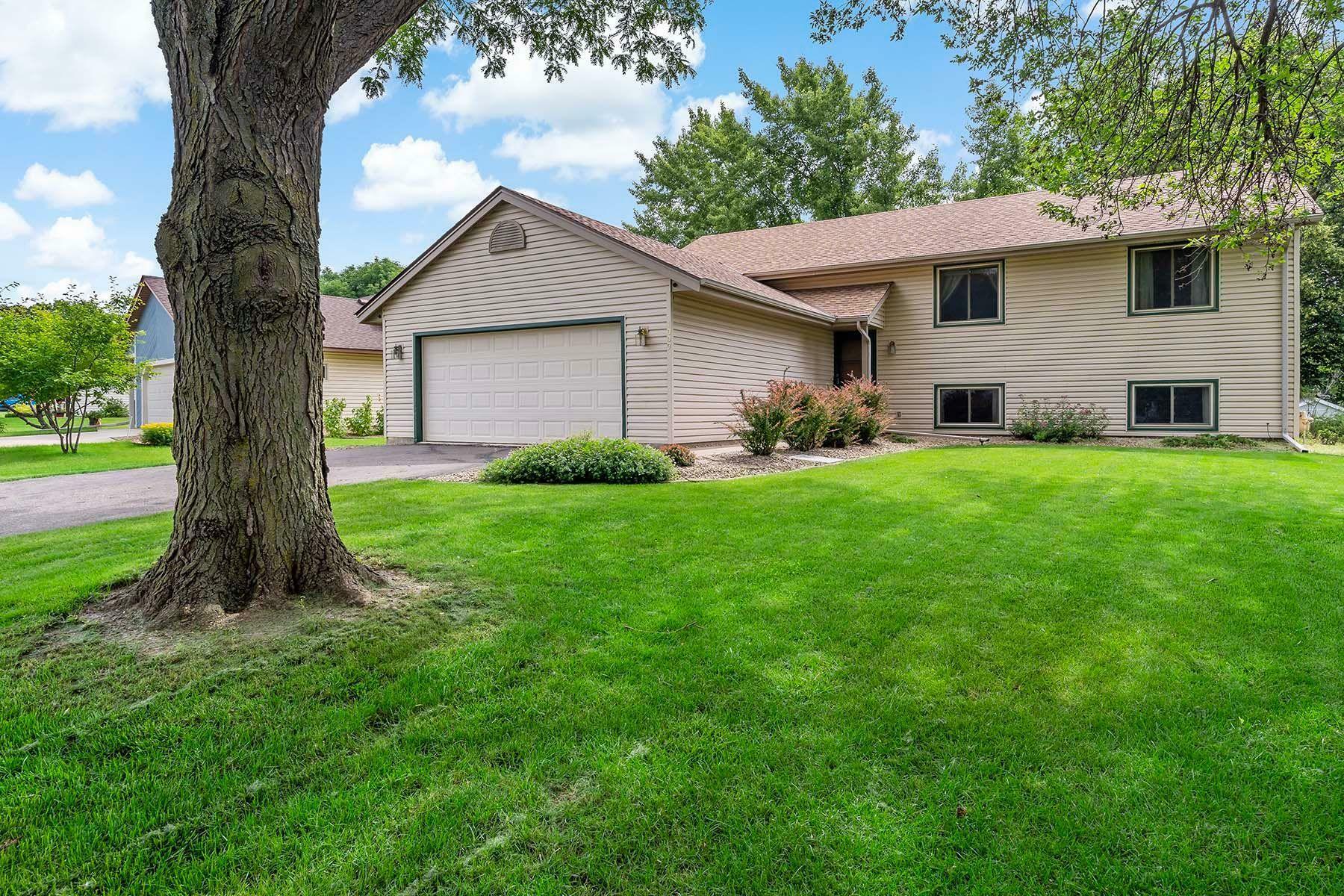 Property Photo:  1009 Rushmore Drive  MN 55306 