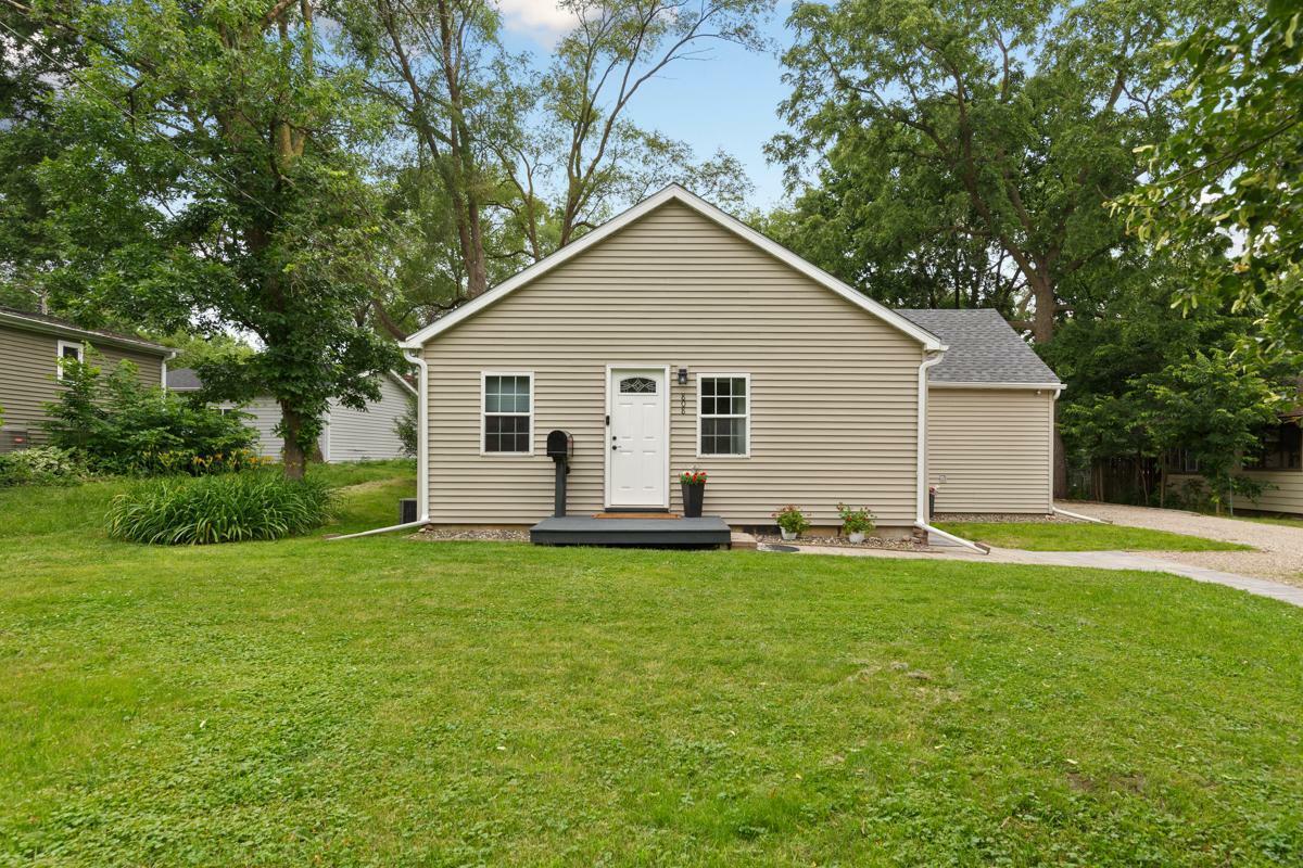 Property Photo:  808 Spring Street S  MN 55057 