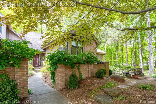 Property Photo:  46515 Arboretum Circle  MI 48170 