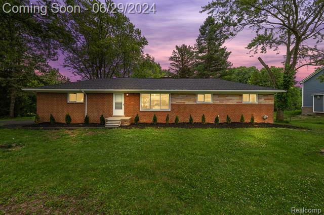 Property Photo:  26198 Springfield Drive  MI 48334 