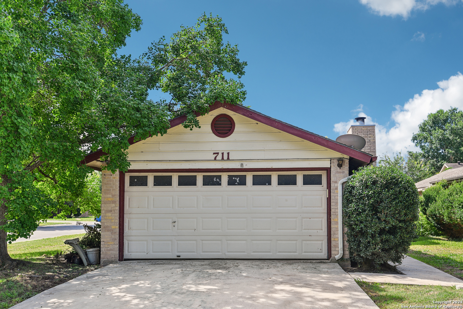 711 Briarbend Dr  New Braunfels TX 78130 photo