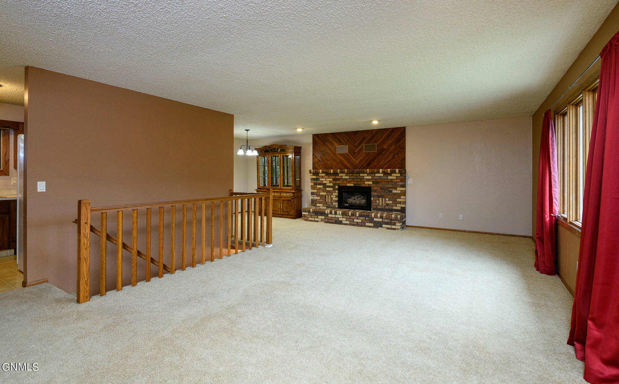 Property Photo:  925 E Capitol Avenue  ND 58501 