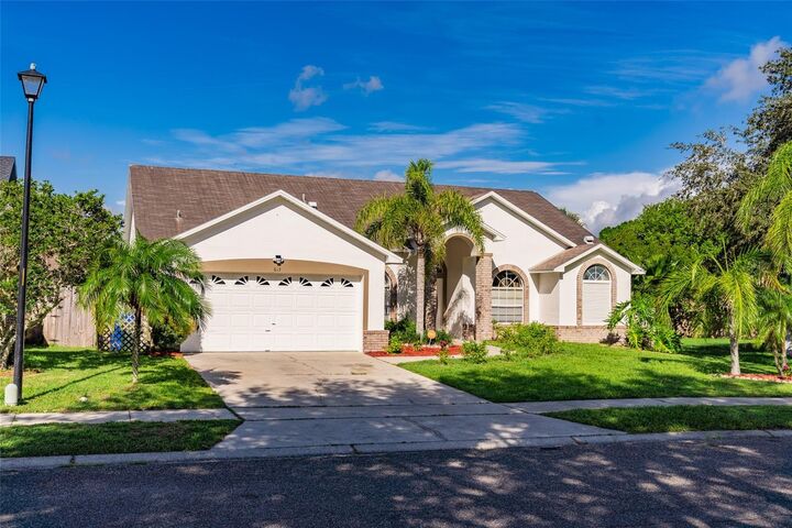 Property Photo: 613 Cranebrook Ct FL 32766