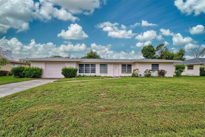Property Photo: 1213 Mango Avenue FL 34285