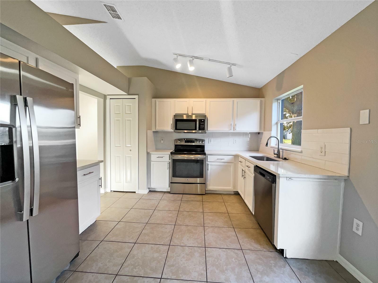 Property Photo: 1013 Winding Water Way FL 34714