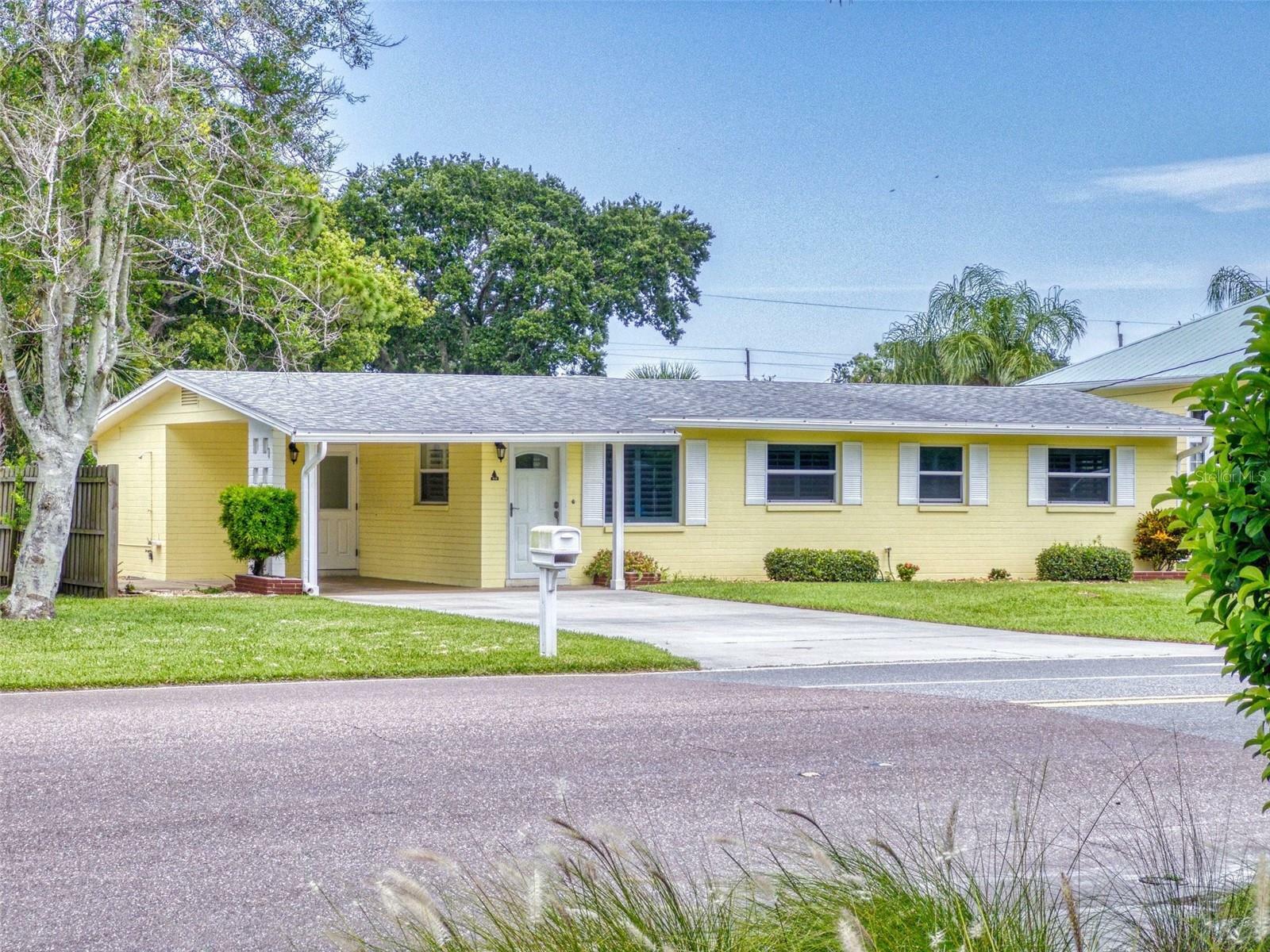 Property Photo: 519 S Peninsula Avenue FL 32169