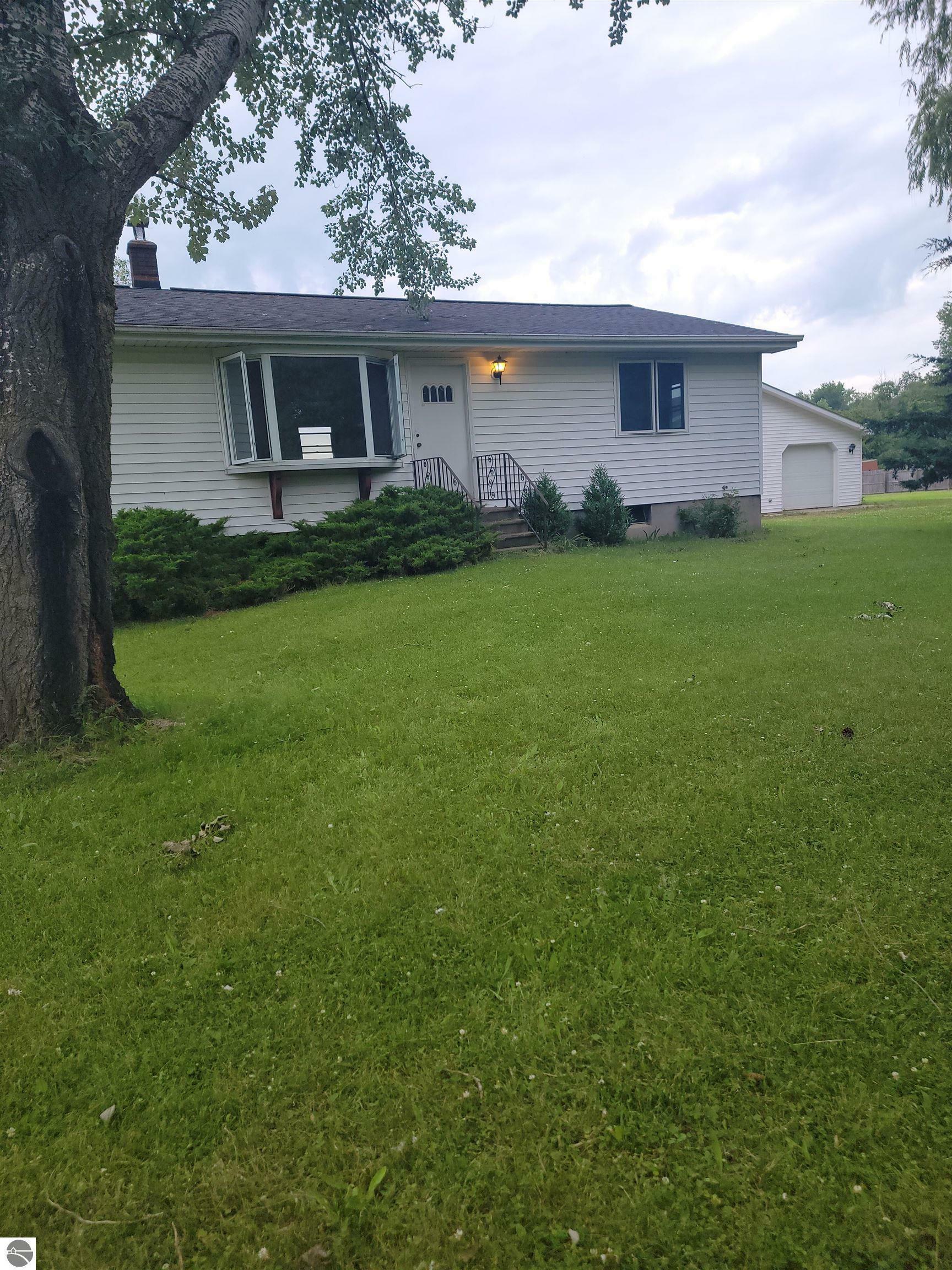 Property Photo: 1717 E Almeda Beach Road MI 48650