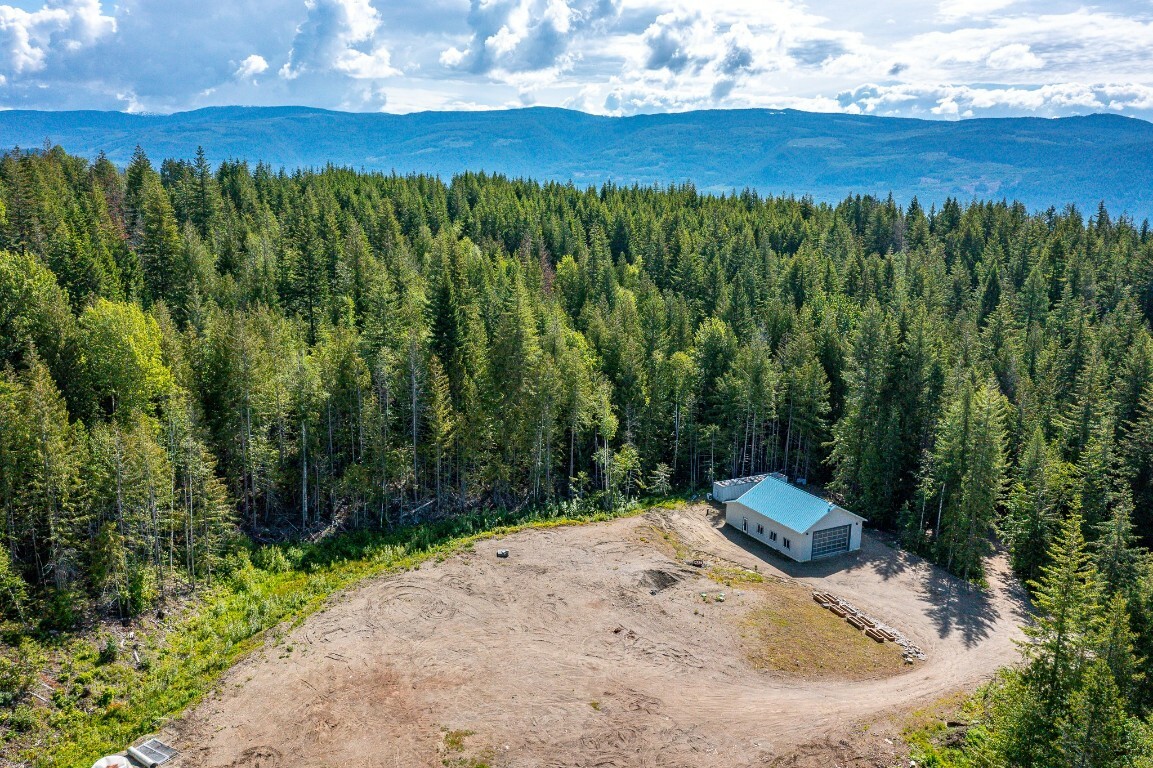 Property Photo:  105 Black Road  BC V1E 2P6 