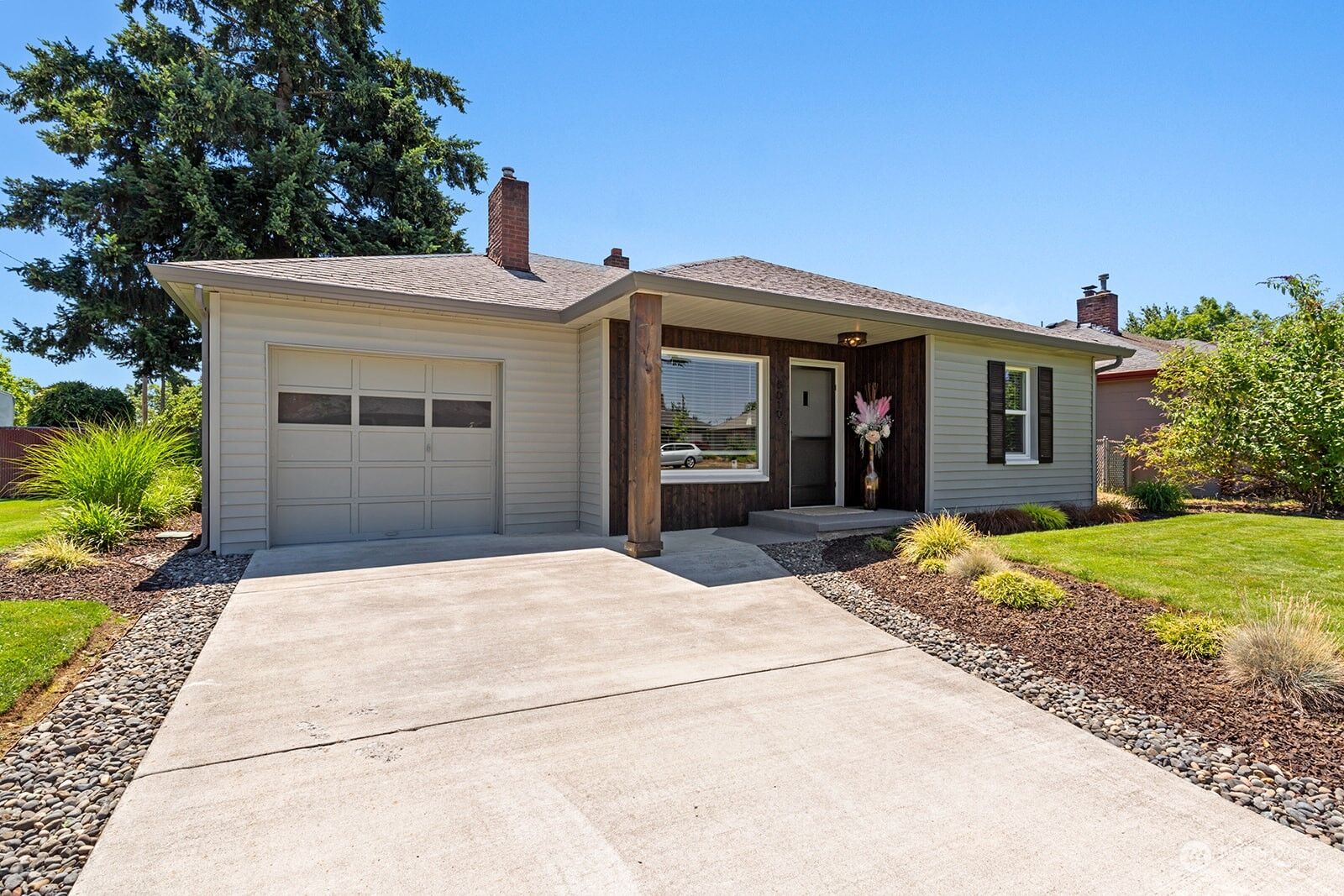 Property Photo:  8619 Mt Olympus Avenue  WA 98664 