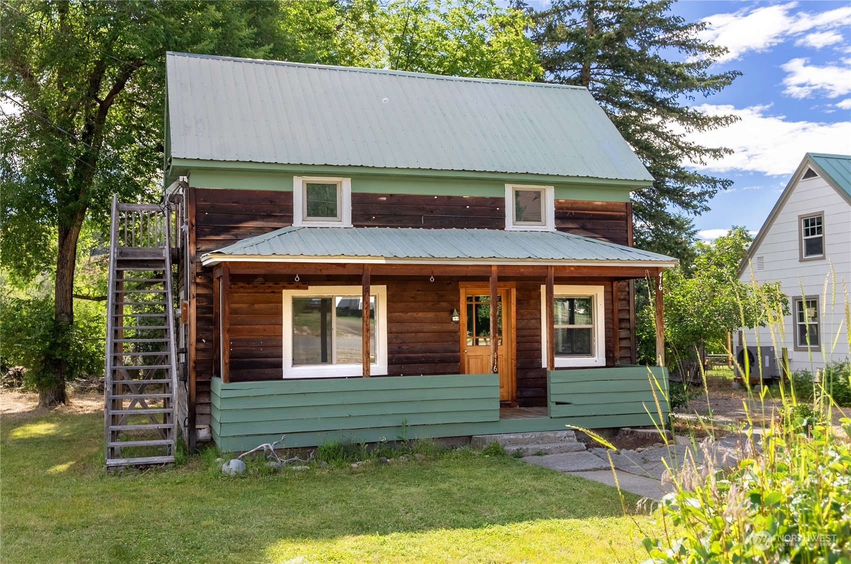 Property Photo:  416 Burgar St  WA 98856 