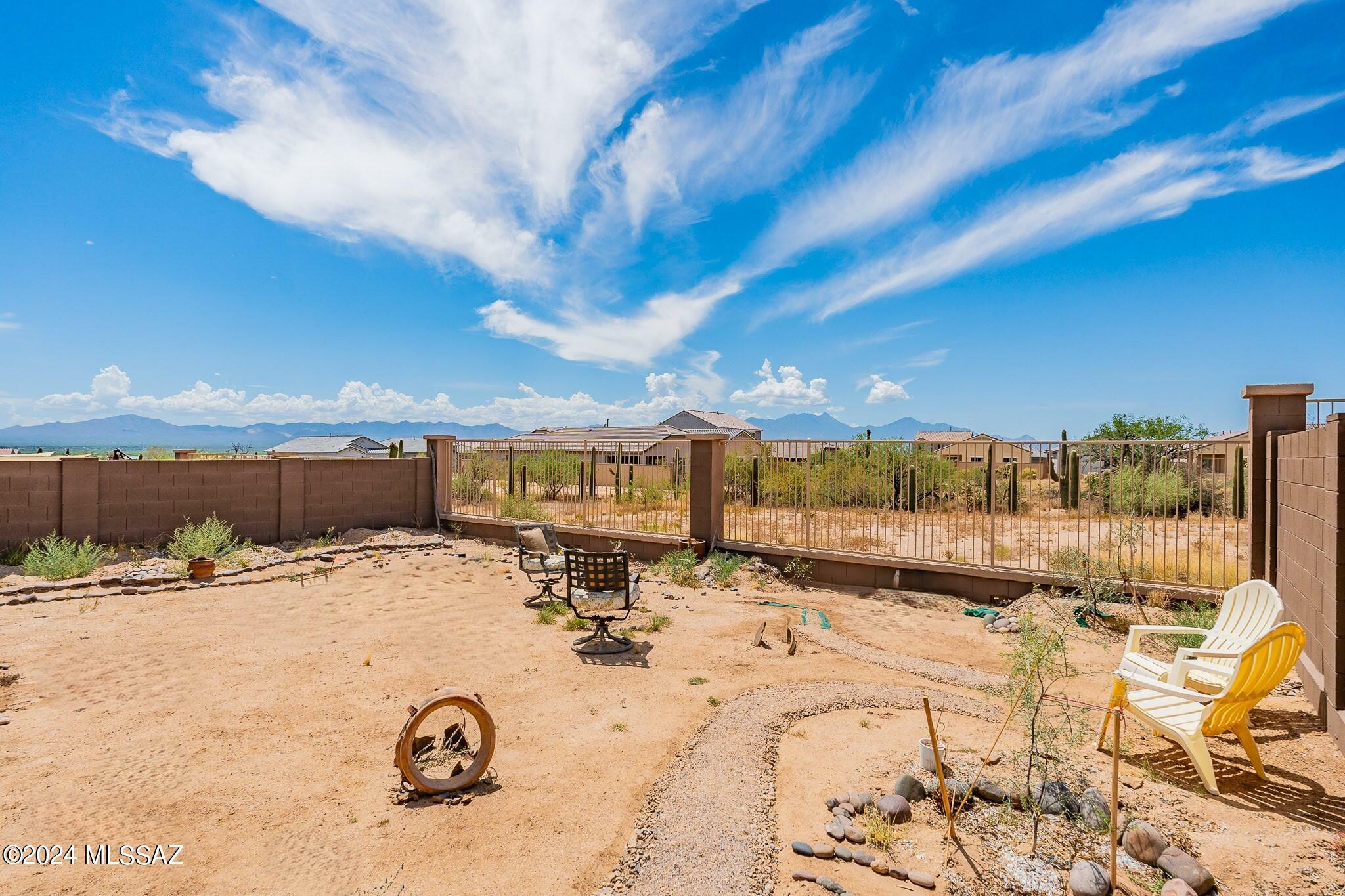 Property Photo:  901 W Calle Falerno  AZ 85629 