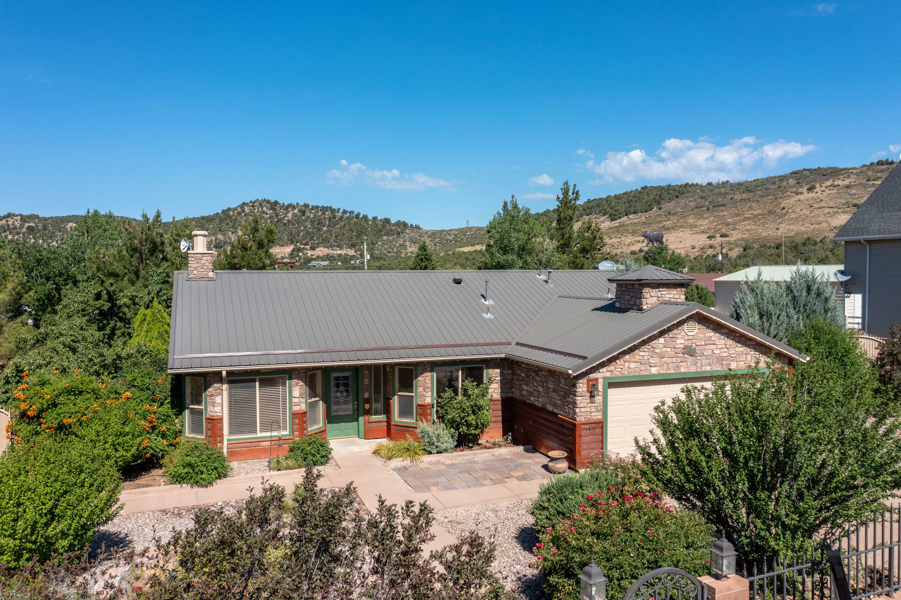 Property Photo:  317 N Pinion Cir  UT 84722 