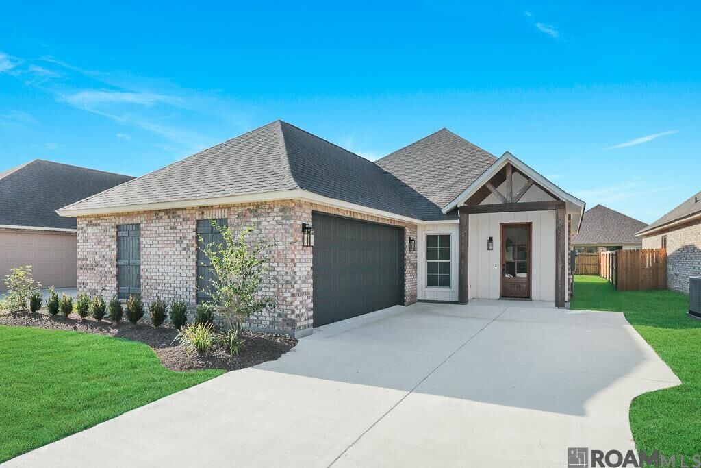 Property Photo:  3216 Creekmere Ln  LA 70810 