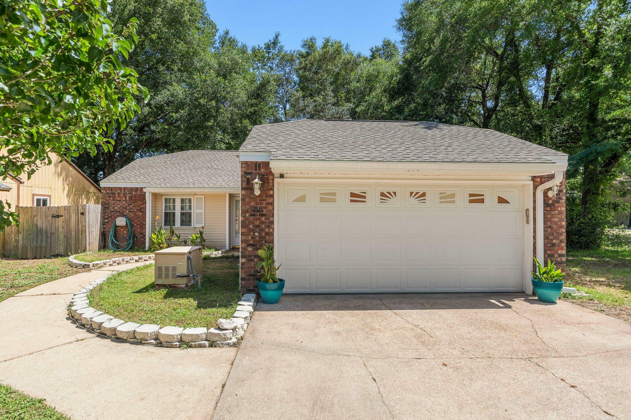 Property Photo:  200 Long Leaf Court  FL 32578 