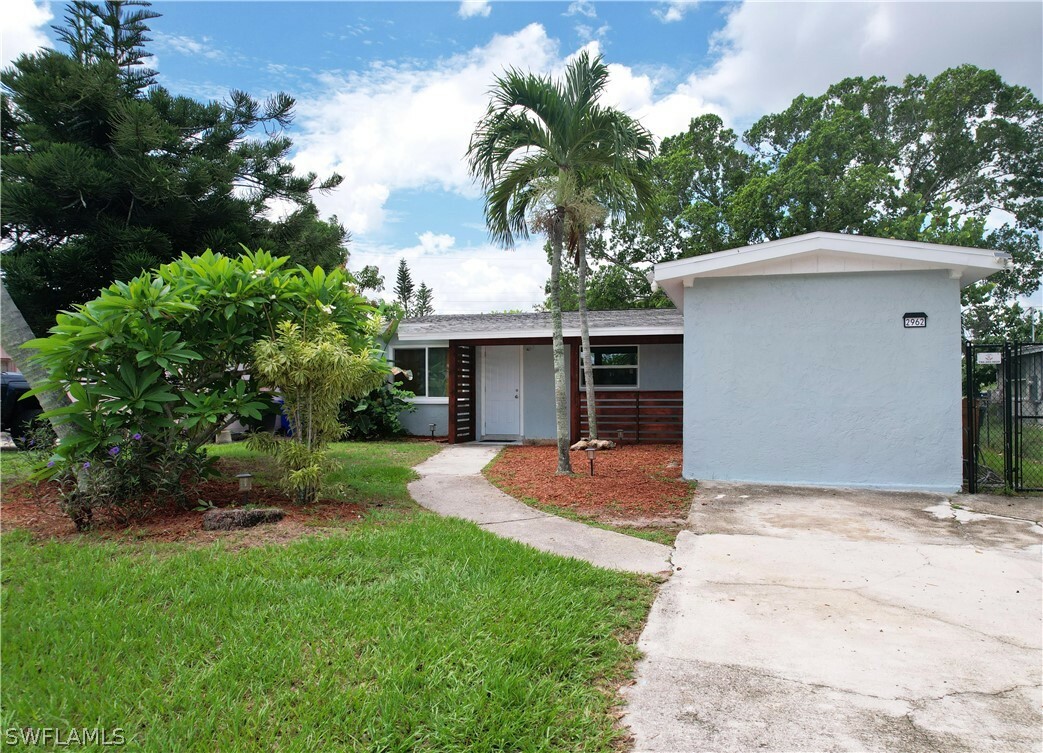 Property Photo:  2962 Thomas Street  FL 33916 