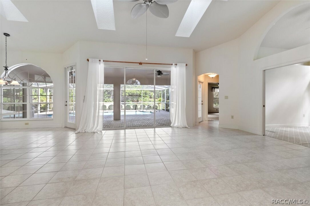 Property Photo:  2961 W Goldenrod Drive  FL 34465 