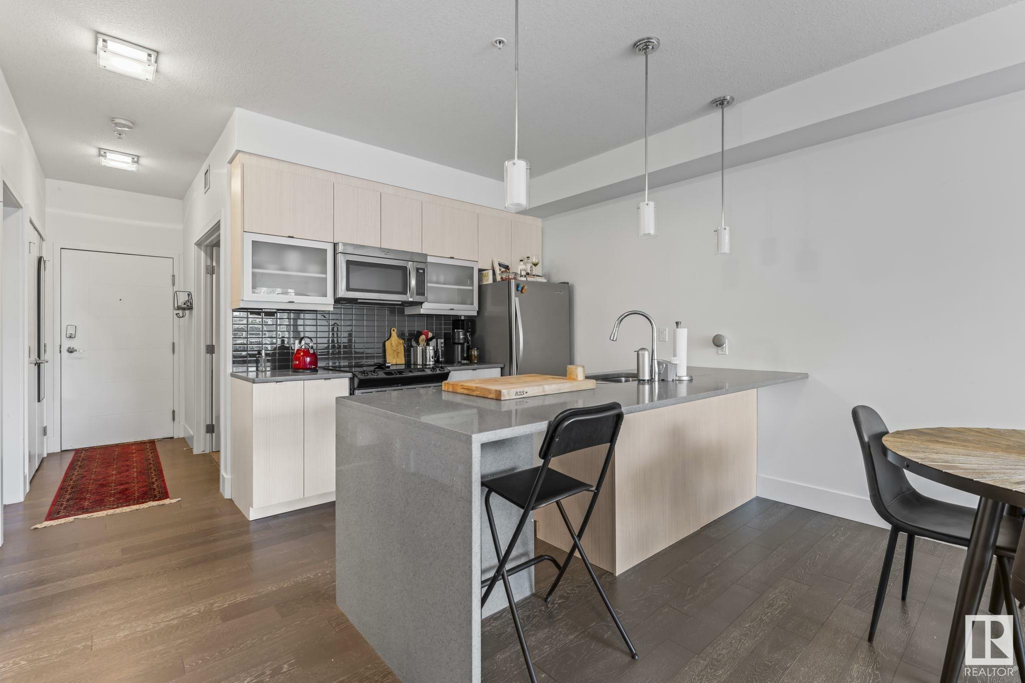 Photo de la propriété:  10030 83 Avenue NW 305  AB T6E 2C2 