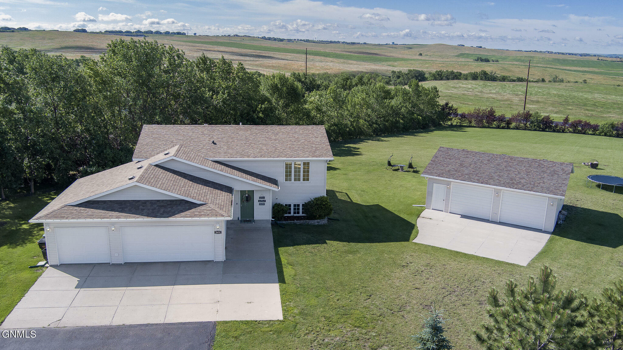 Property Photo:  2631 Copper Mountain Circle  ND 58503 