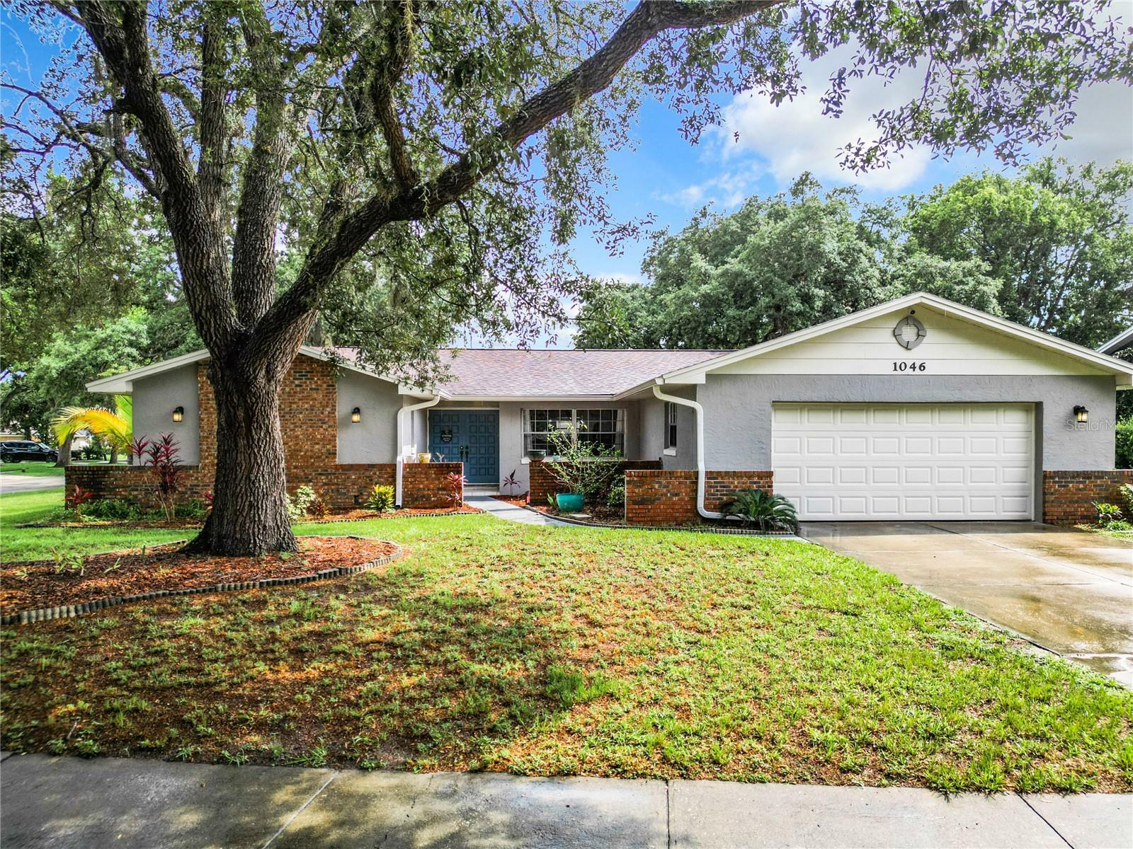 Property Photo:  1046 Forest Circle  FL 32708 