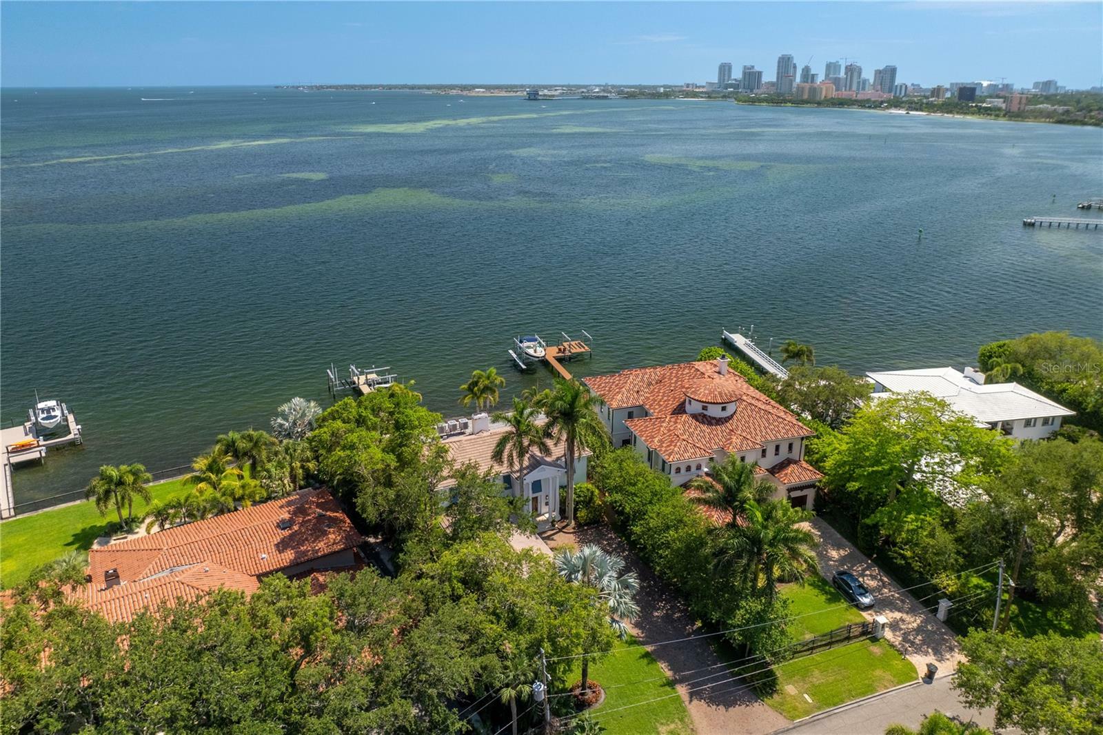 Property Photo: 1667 Brightwaters Boulevard NE FL 33704