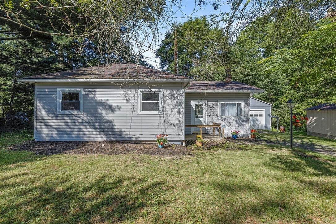 Property Photo:  130 Patton Ln  PA 15026 