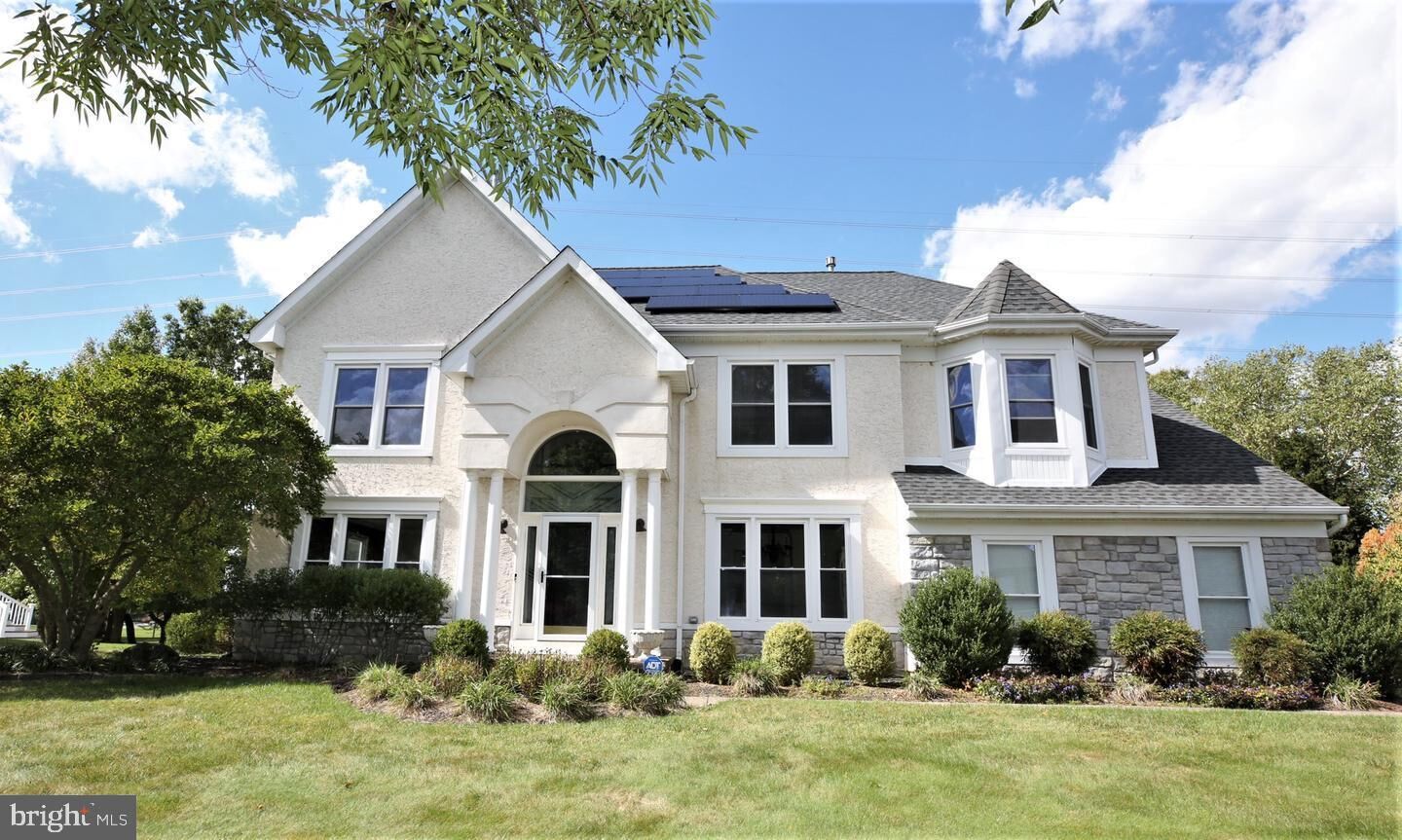 Property Photo: 22 Kinglet Drive N NJ 08512