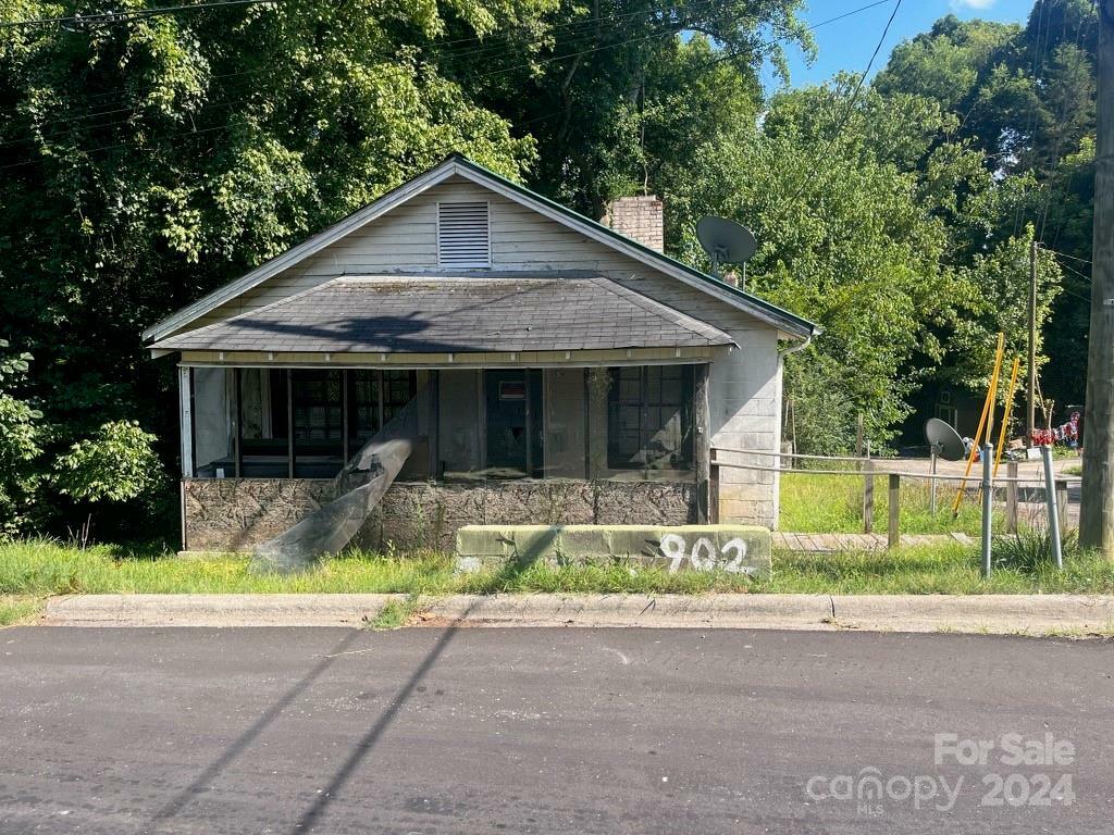 Property Photo:  902 Armstead Street  NC 28379 