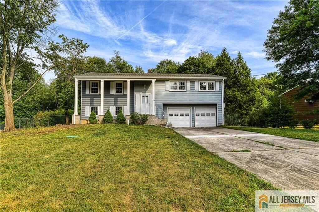Property Photo:  43 Inwood Drive  NJ 08850 