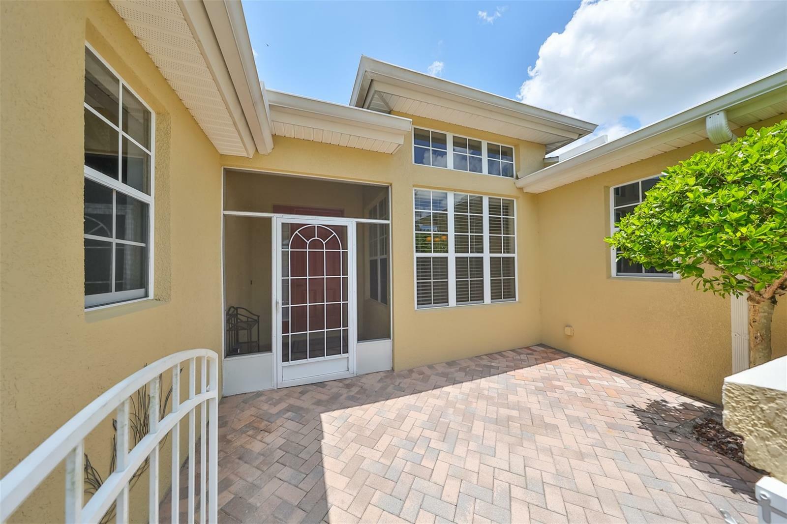 Property Photo:  2452 Kensington Greens Drive  FL 33573 