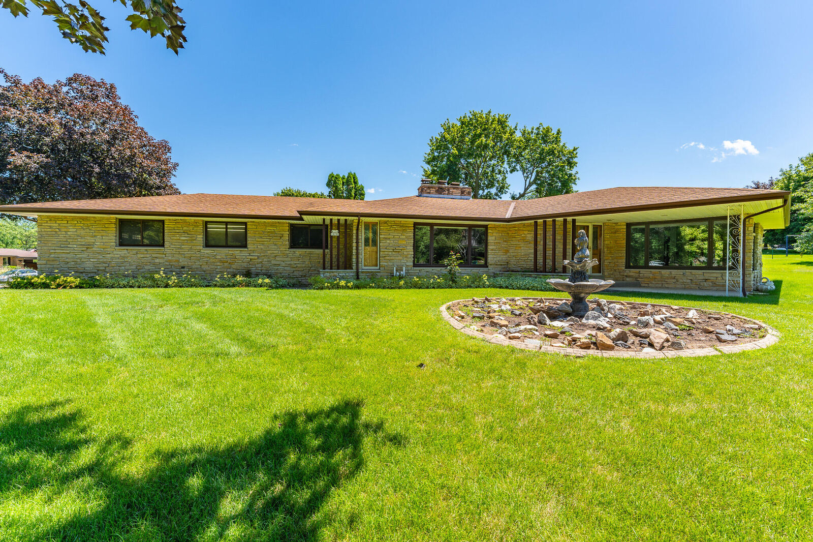 Property Photo:  W154n8088 Elm Ln  WI 53051 
