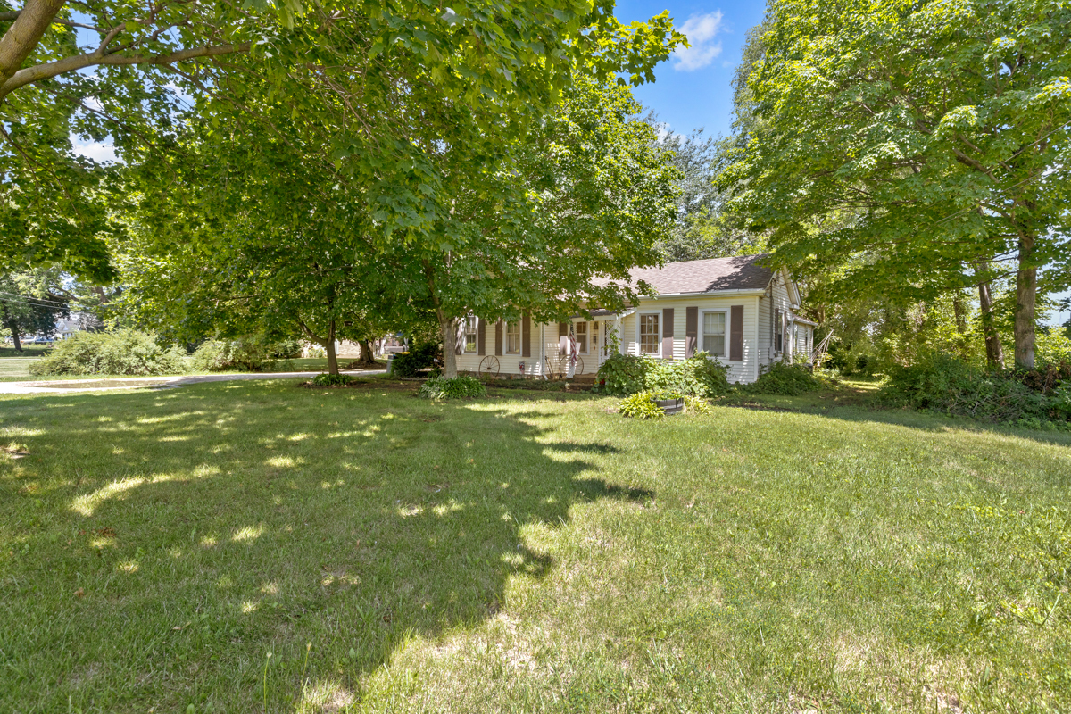 Property Photo:  934 E Grant Highway  IL 60152 