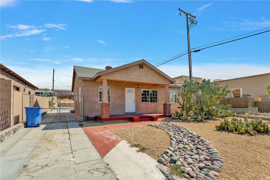 Property Photo:  312 E Buena Vista Street  CA 92311 