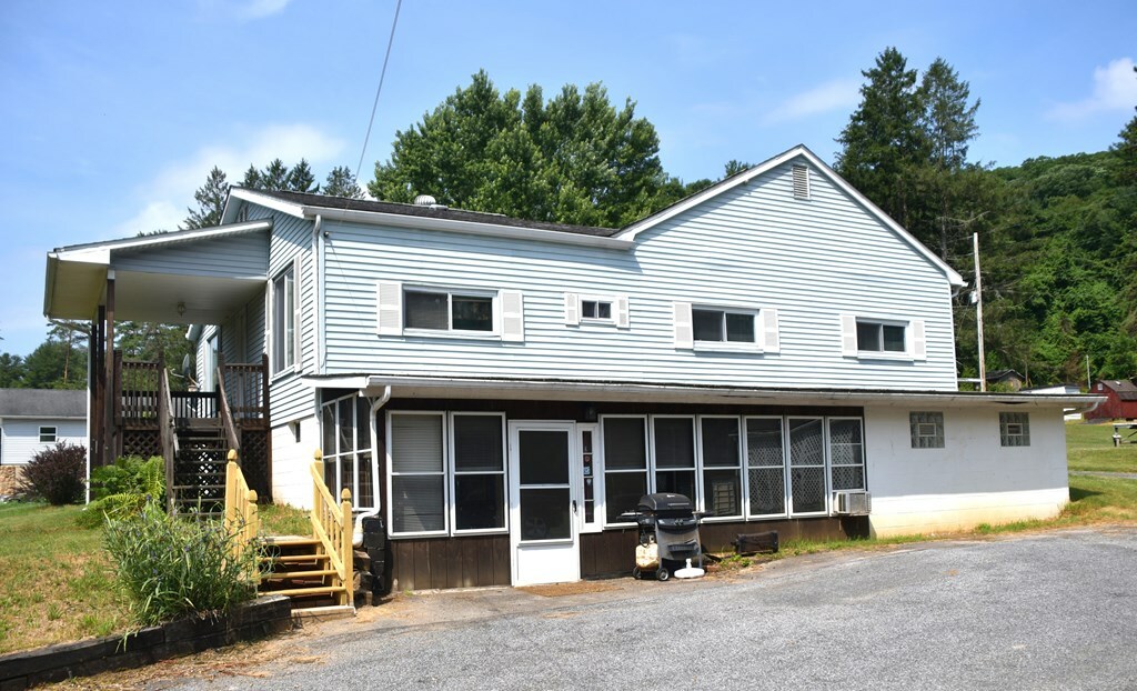 Property Photo:  6513 River Road  PA 15860 