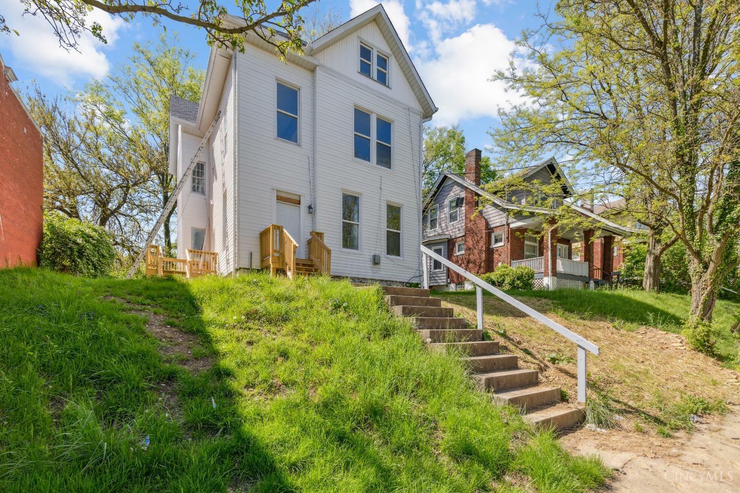 Property Photo:  1019 Seton Avenue  OH 45205 