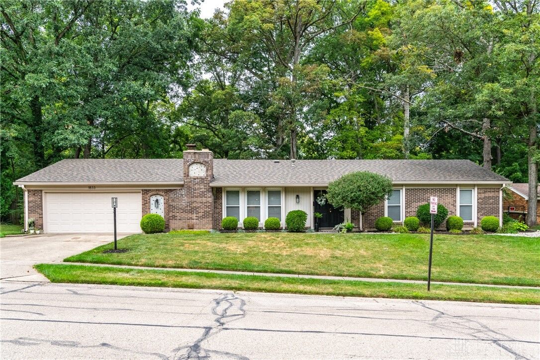 Property Photo: 1833 Southlawn Drive OH 45324