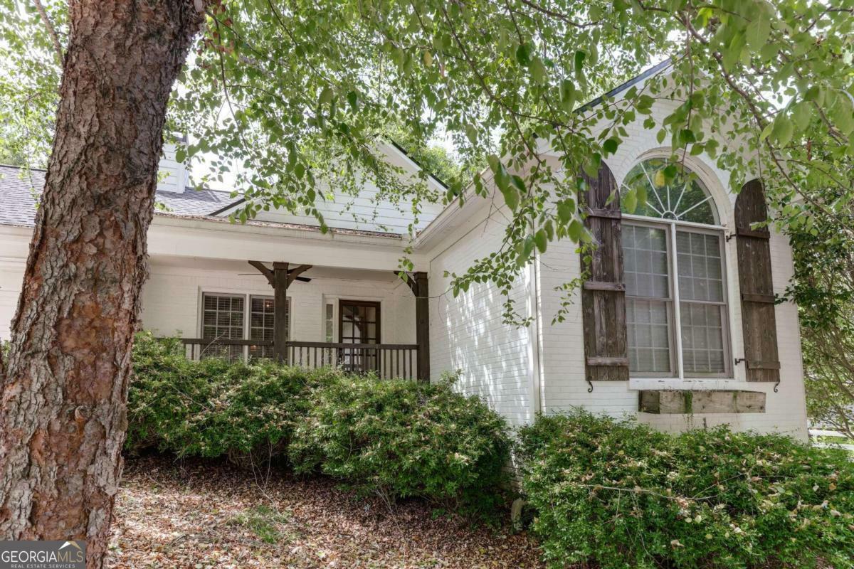 Property Photo:  215 Colonial Drive  GA 30606 