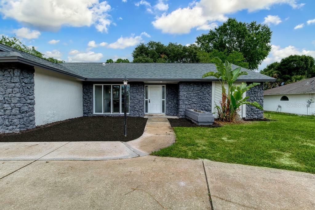 Property Photo: 1 Fountain Gate Lane FL 32137